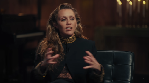 Miley Cyrus se confie sur sa maladie, et pourquoi elle ne veut pas se faire opérer