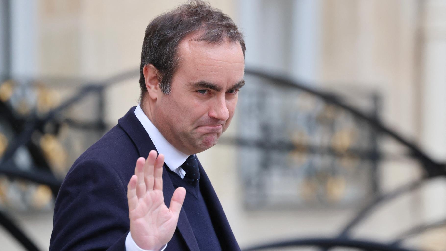 Sébastien Lecornu commence l’année avec un (vrai) bond de popularité, ce qui est moins vrai pour Emmanuel Macron