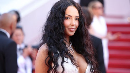 Au Festival de Cannes, Nabilla a trouvé une robe pour monter les marches (et nous voilà rassurés)