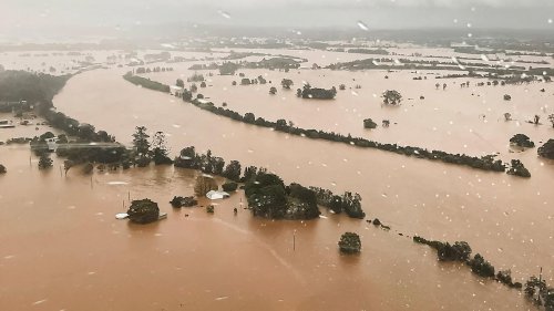 En Australie, les inondations en Nouvelle-Galles du Sud laissent des milliers d’habitants piégés par les eaux