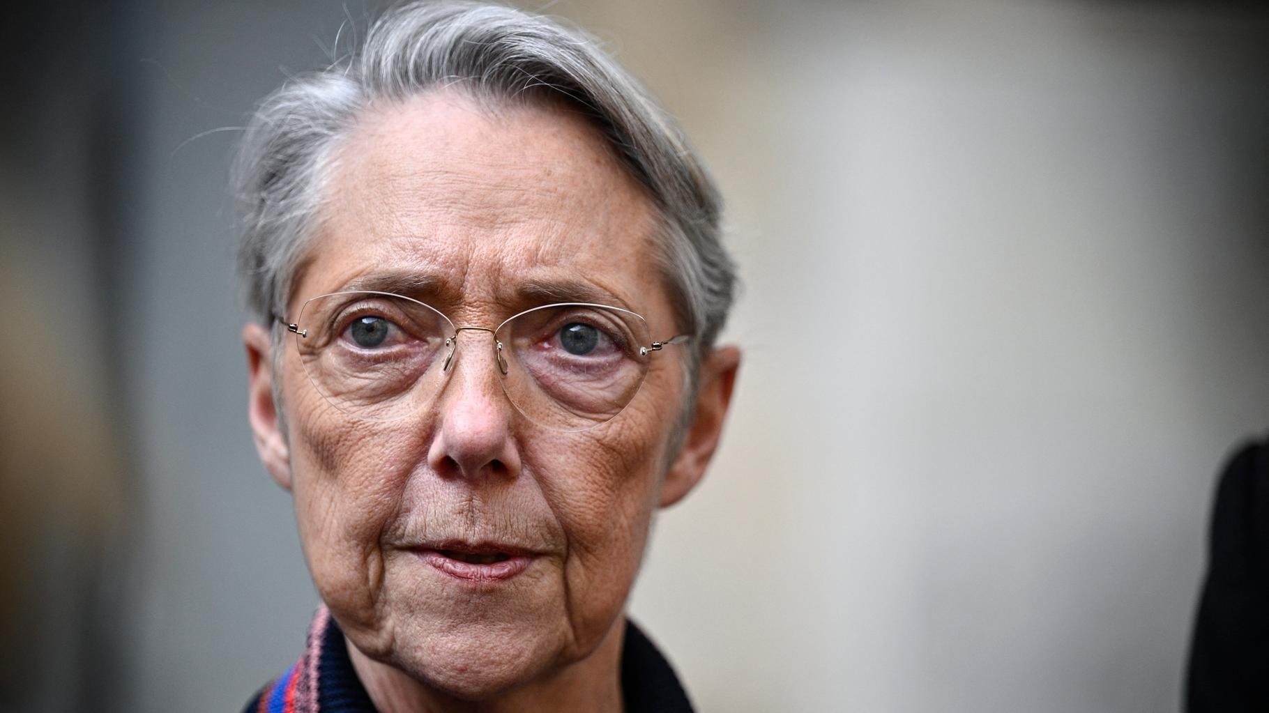 Élisabeth Borne hausse le ton et dénonce les propos « diffamatoires » et « outranciers » de Jul