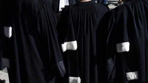 Au tribunal de Paris, cette fausse avocate suspectée de vol a été interpellée pendant le procès Sarkozy