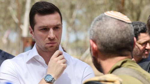 La visite de Jordan Bardella en Israël continue d’ulcérer en France