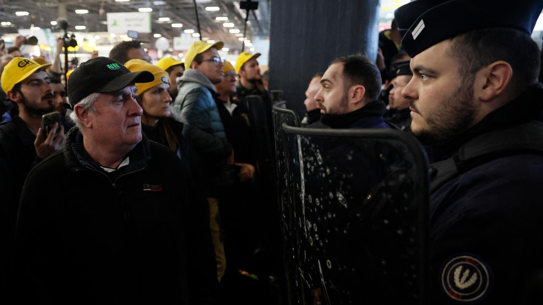 Les agriculteurs de la Coordination rurale qui voulaient « monter à Paris » bloqués par les forces de l’ordre