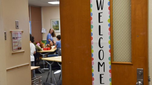 Aux États-Unis, ce poster inclusif de « bienvenue » dans une salle de classe n’est plus le bienvenu