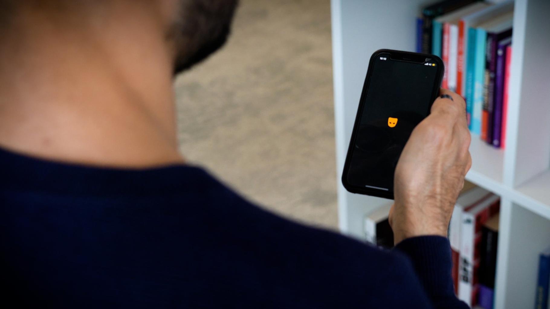 Beaucoup envient Grindr aux gays, mais l’application de rencontre est loin d’être un « eldorado »