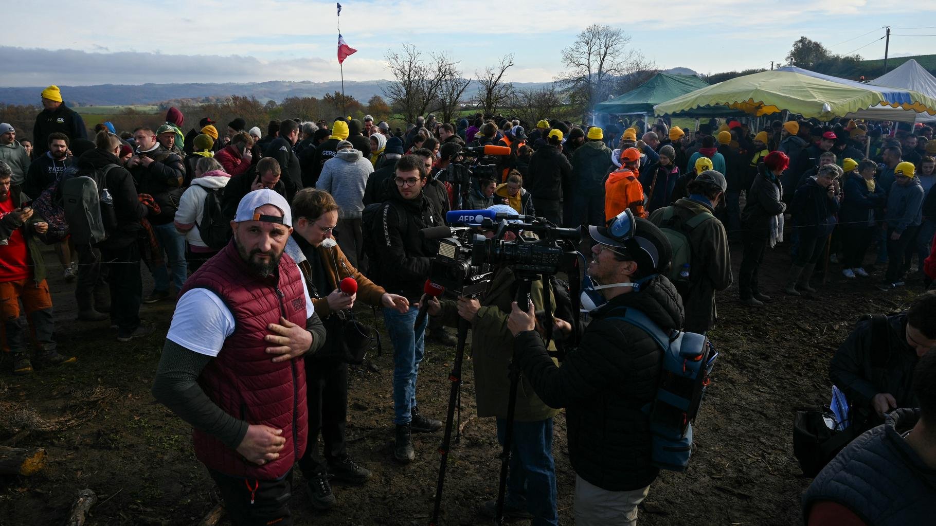 En Ariège, l’opposition des agriculteurs à un abattage de vaches vire à l’affrontement avec les gendarmes