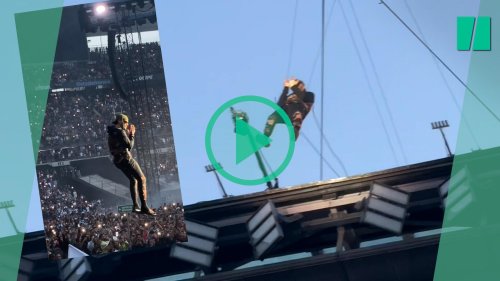 Jul au Stade de France : en claquettes-chaussettes, l’entrée aérienne du rappeur