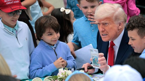 Donald Trump fait de sa tentative d’assassinat une carte à collectionner digne de « Pokémon »