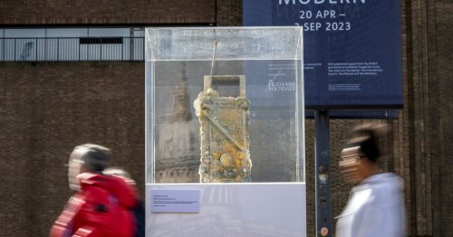 Pictures as UK's filthiest radio, which still works, is turned into art