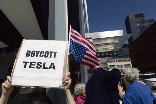 « La seule façon de faire comprendre quelque chose à des milliardaires, c’est de leur faire perdre de l’argent » : à Houston, les propriétaires de Tesla veulent taper Elon Musk au porte-monnaie
