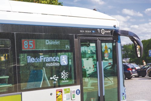 « Ça n’a aucun sens » : Mohamed Ramine, chauffeur de bus à la RATP empêché de travailler faute de réponse de la préfecture