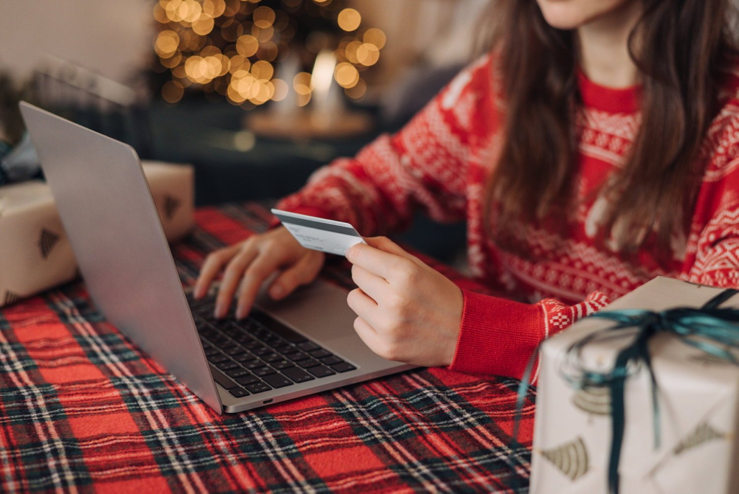 Un panier chez un agriculteur local ou chez Emmaüs… Comment les CSE tentent de rendre les chèques cadeaux plus responsables