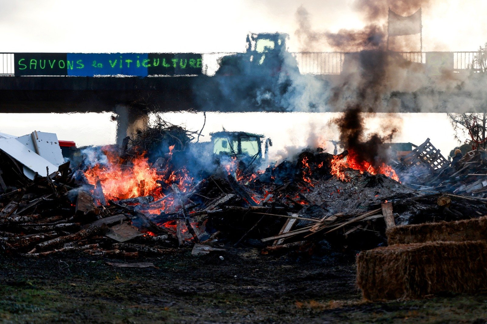 Tracteurs interdits : en voulant calmer la colère des agriculteurs, le gouvernement met le feu aux poudres