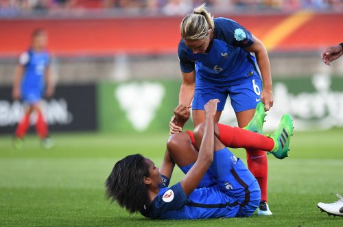 Football féminin : pourquoi certains clubs envisagent de se séparer de leurs sections féminines