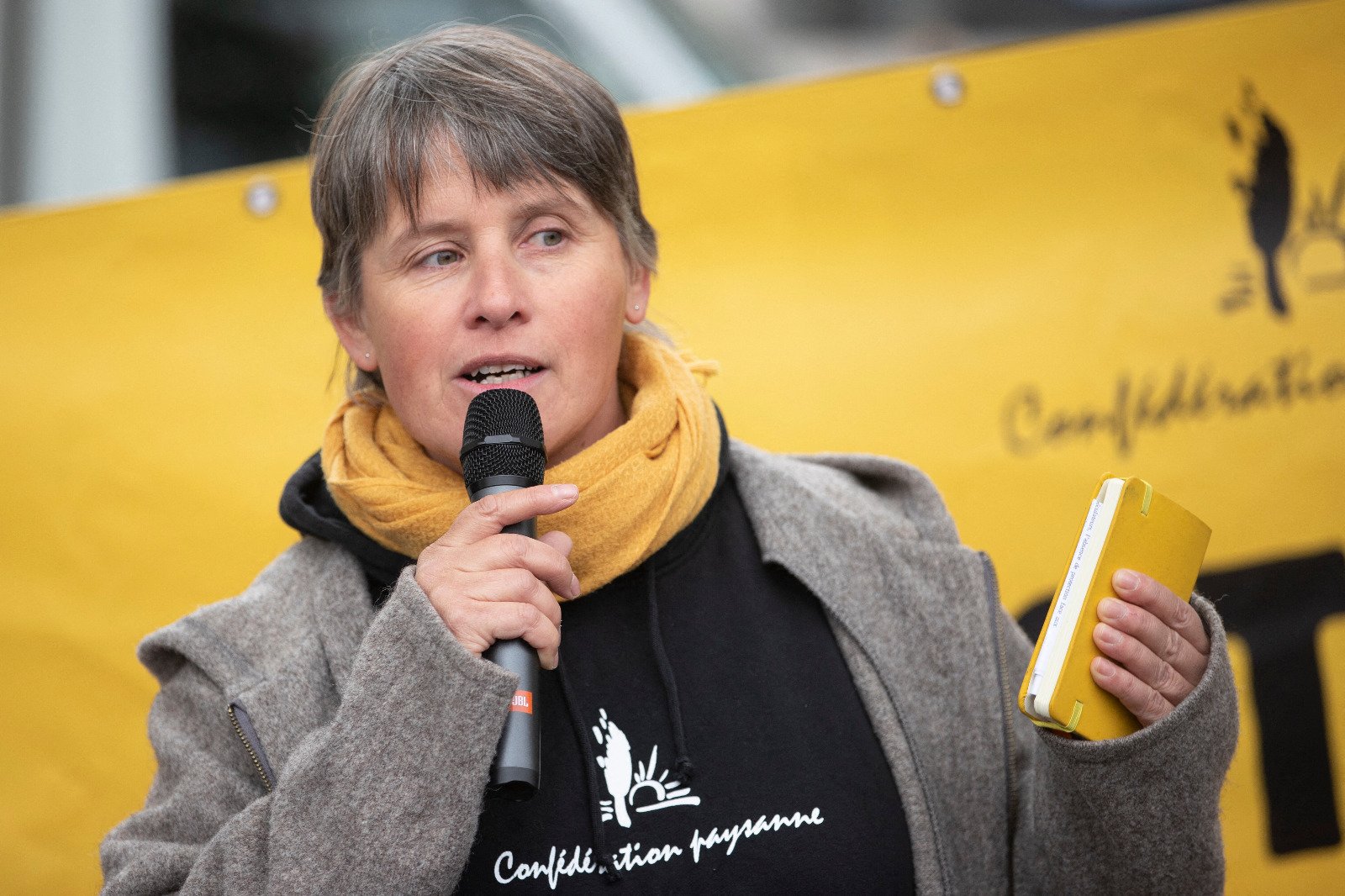 Paysans arrêtés violemment au Grand Palais : la Confédération paysanne saisit la Défenseure des Droits et appelle à un rassemblement de soutien devant le tribunal