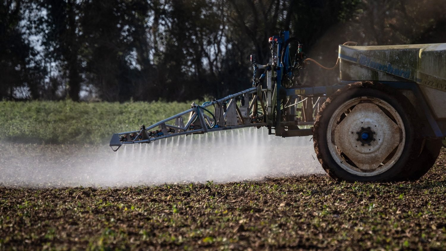 Pesticides : une carte interactive dévoile les départements les plus à risque