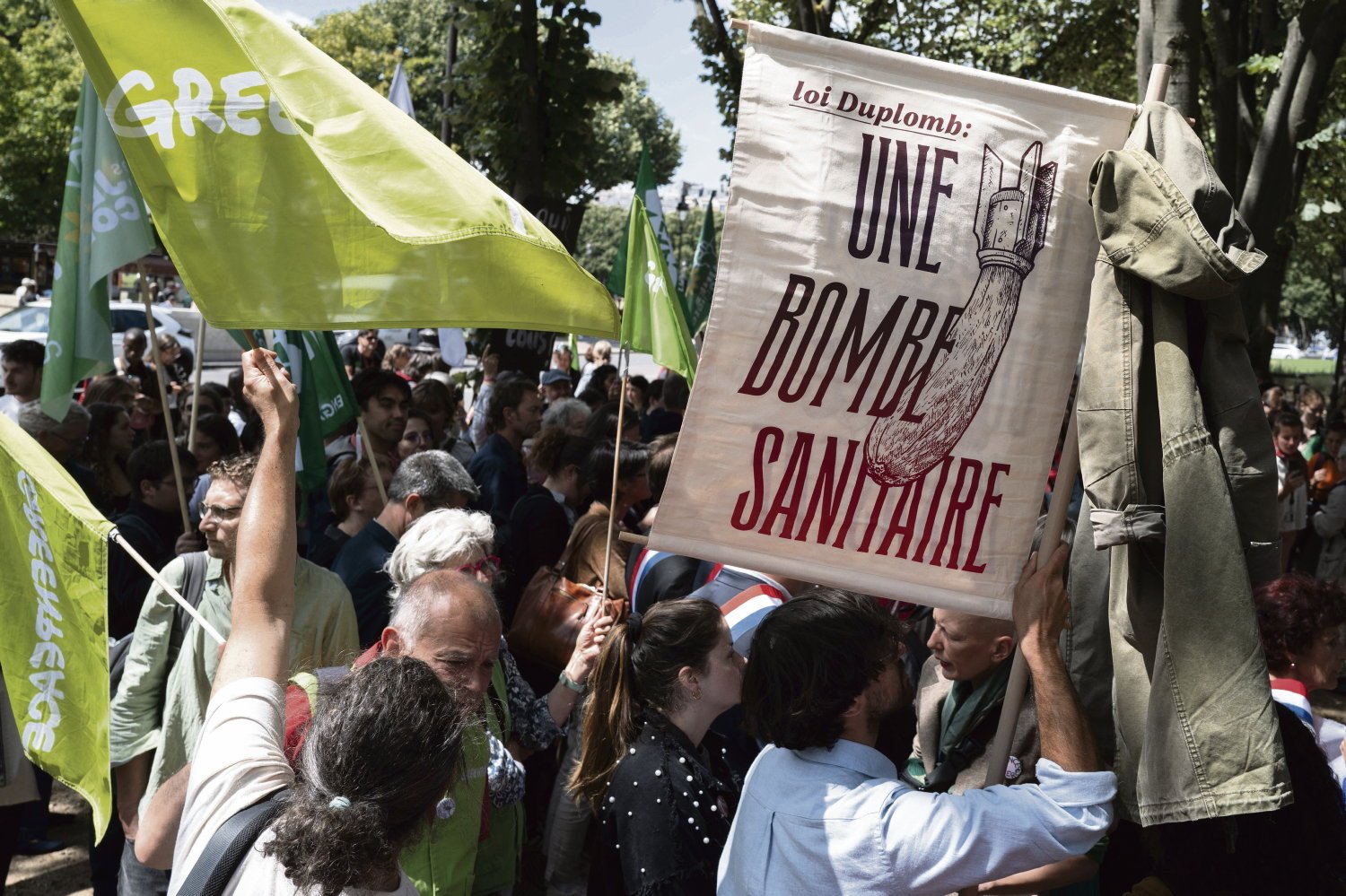 Loi Duplomb : comment l’État organise son impunité judiciaire face aux atteintes à l’environnement