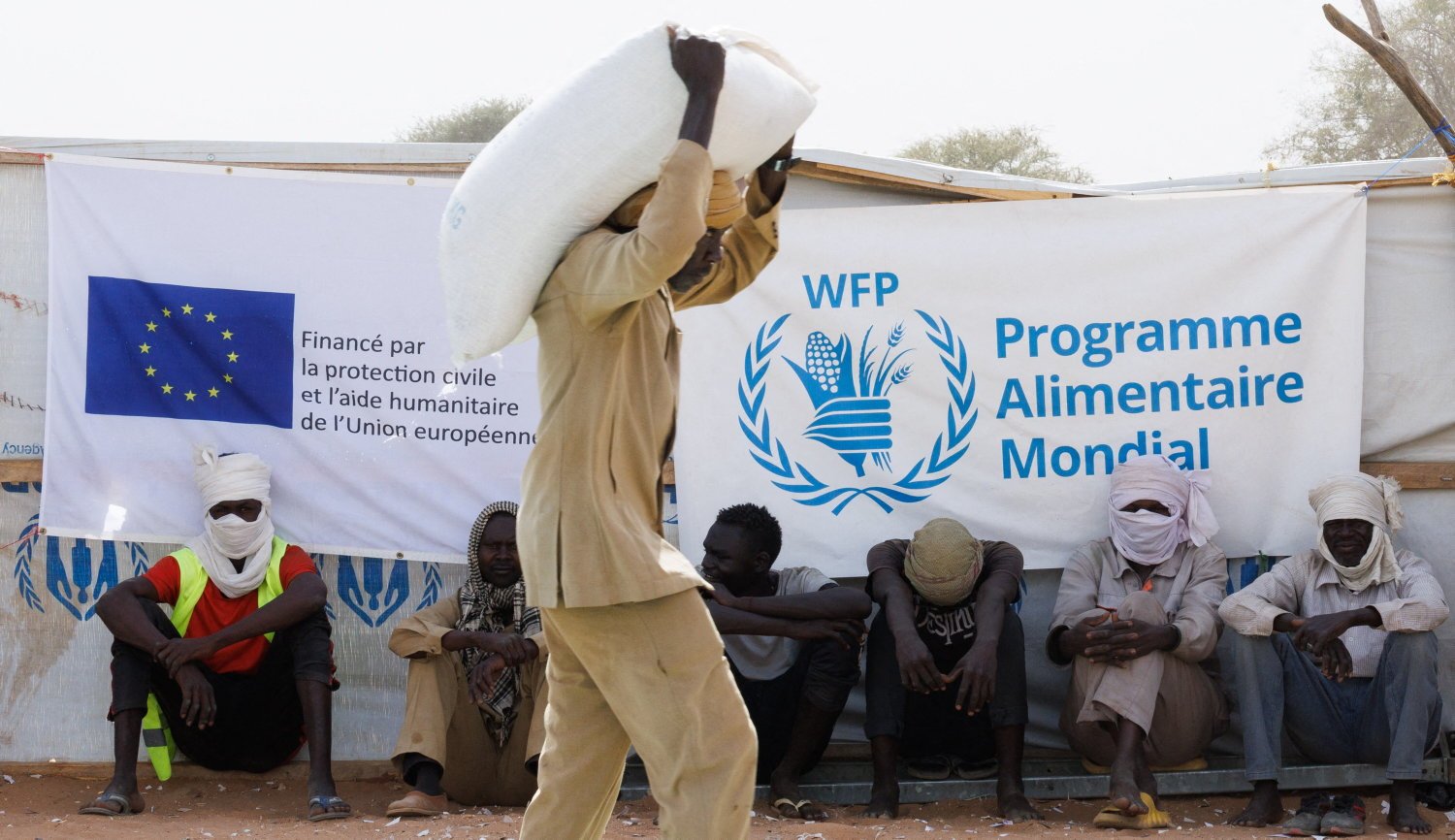 « La situation des civils atteint chaque jour des niveaux de désespoir inédits » : comment deux des plus grandes agences humanitaires de l’ONU sont contraintes de sabrer leurs activités
