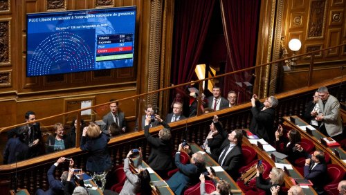 Le sénat adopte un texte pour réhabiliter les femmes condamnées pour avoir avorté avant 1975