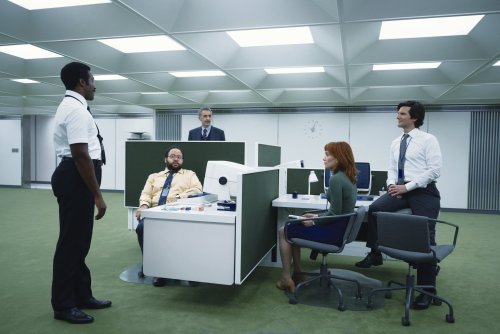« Severance », ou l’aliénation moderne du travail : du Karl Marx 2.0 ?