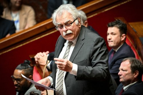 C’était la toute dernière fois... Le député André Chassaigne dénonce le « coup de force permanent » du gouvernement et puis s'en va