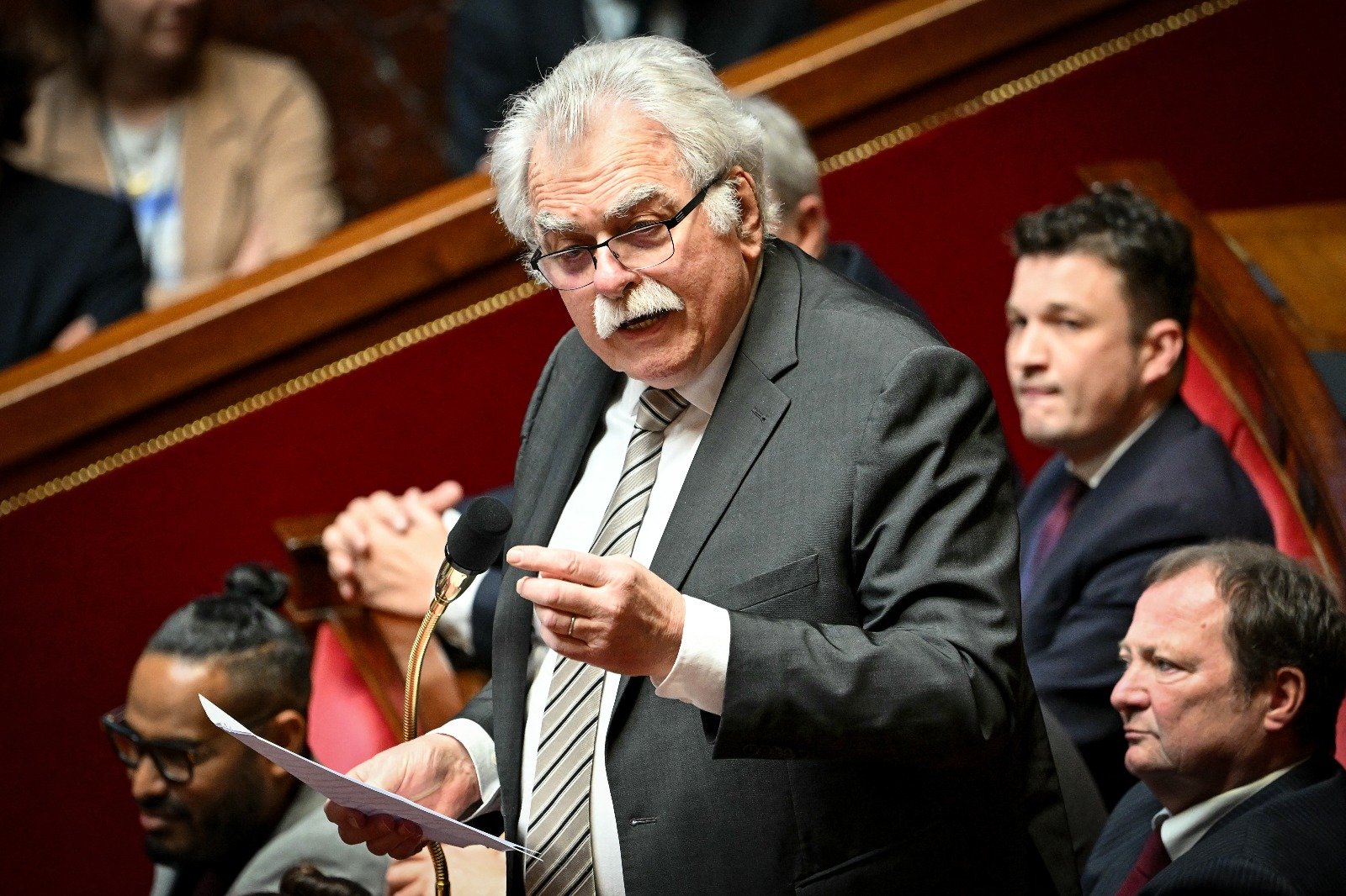 C’était la toute dernière fois... Le député André Chassaigne dénonce le « coup de force permanent » du gouvernement et puis s'en va