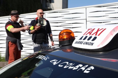 Transport sanitaire, VTC… Pourquoi les taxis bloquent plusieurs villes de France ce lundi ?