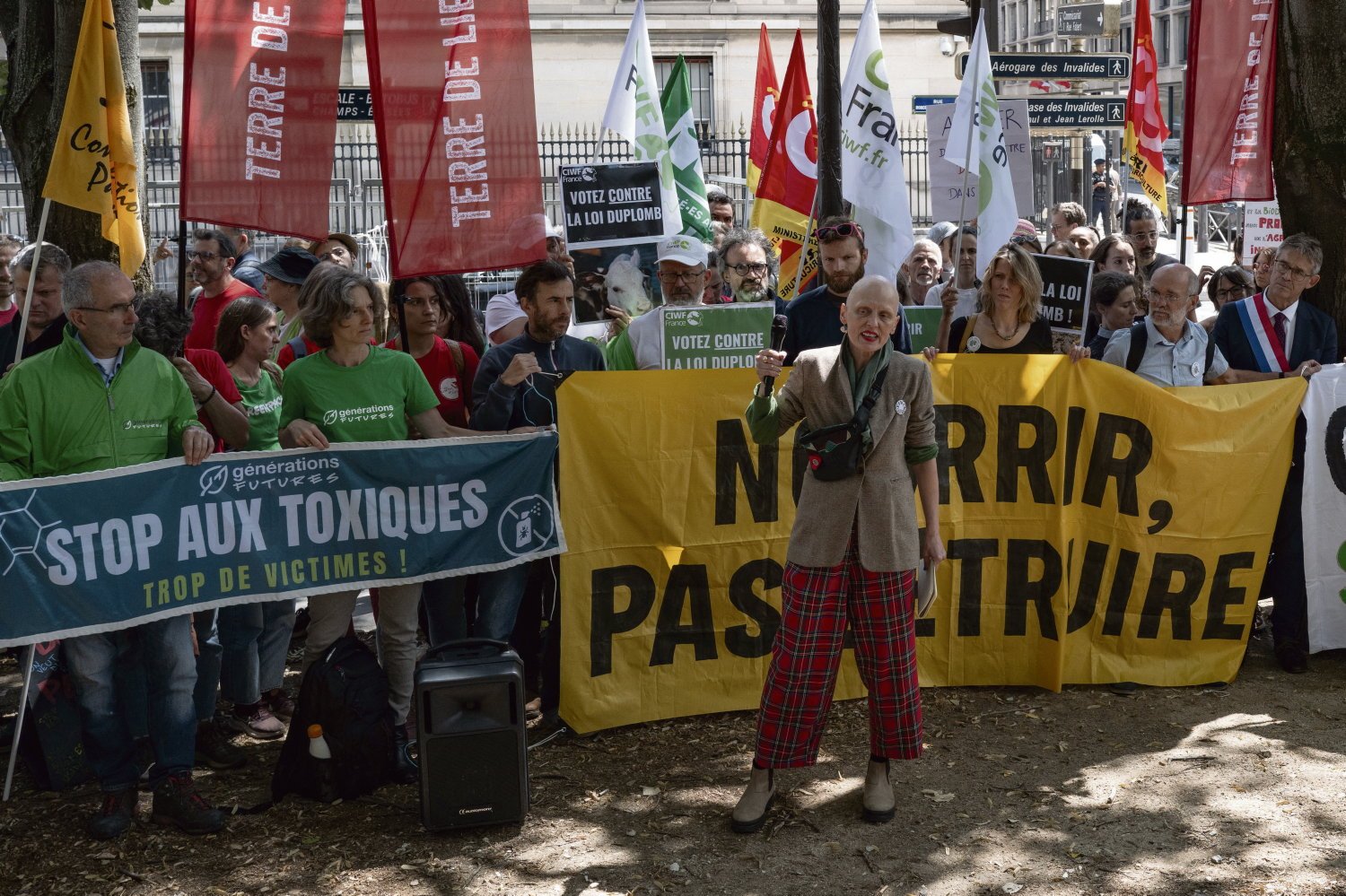 La pétition pour l’abrogation de la loi Duplomb signée par plus d’un million de personnes, récit d’un élan citoyen sans précédent