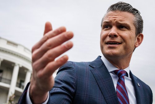Signalgate : Pete Hegseth, accusé d'avoir fait fuiter les plans de bombardements au Yémen, toujours soutenu par Trump