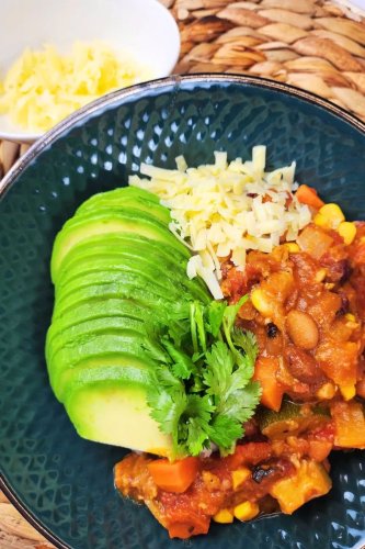 This Homemade Vegetarian Chili is just what you need! It’s loaded with colorful veggies, protein-rich beans, and a cozy blend of spices — perfect for a satisfying weeknight dinner or meal prep. Recipe | Hungry for Thai
