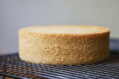 This Baking Hack Will Help You Make Perfectly Flat Cakes