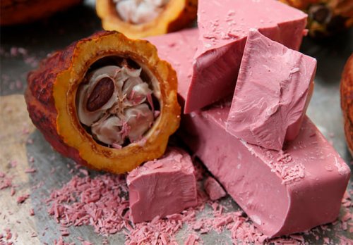 O chocolate rosa natural e sem química que virou mania nas redes