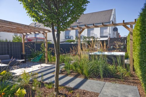 Gartenbesuch: Ein Doppelhaus-Garten macht Platz für die Familie