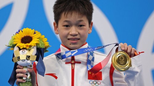 A 14-year-old Chinese Olympic diving star who took home gold in Tokyo says her hometown has become flooded with influencers and tourists - Flipboard