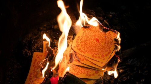 Hungry Ghost Festival: What 5 traditional paper offerings in Singapore represent, from dragon boats to ancient clothes