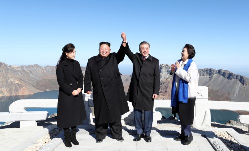 South Korea considers lifting North Korea sanctions