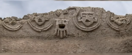 Archaeology: 3,800-year-old wall relief with mysterious structures discovered in Peru