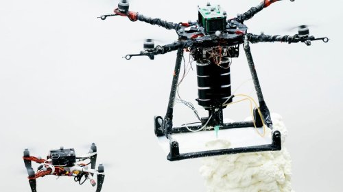 Flying Robots 3D-Print Structures in Flight