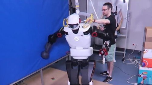 Robot Learns Human Trick for Not Falling Over