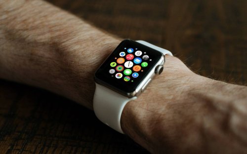「时间旅行」功能，给你一个买 Apple Watch 的理由