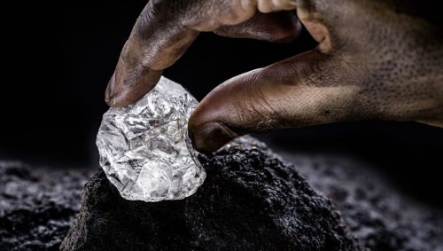 Has A Rock That Generates Electricity Really Been Discovered In Africa?