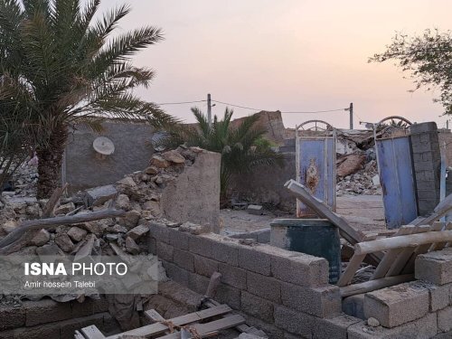 Several dead as multiple quakes jolt port city in southern Iran