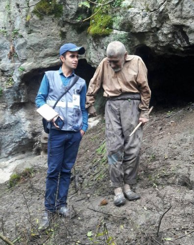 Iranian caveman dies aged 81