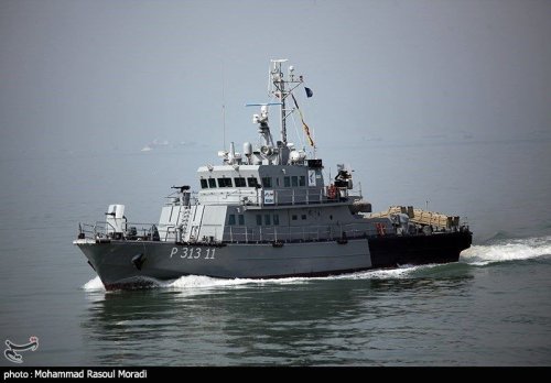 Iran navy parade held in Persian Gulf