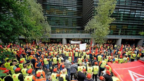Vallourec-Beschäftigte protestieren vor der Pariser Zentrale
