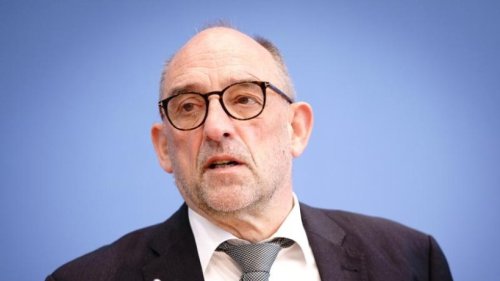 Corona: Arbeitsagentur-Chef will Impfpflicht ++ Debatte im Bundestag