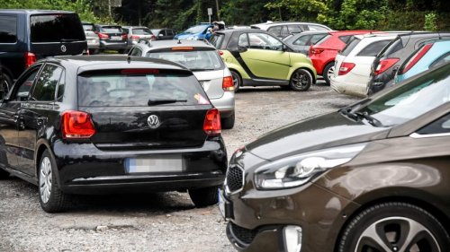Letmathe: Parkchaos am Waldstadion – CDU fordert Maßnahmen