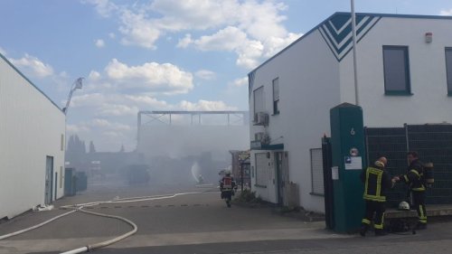 Feuer bei Recycler im Dortmunder Hafen – schon wieder