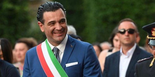 È stato messo agli arresti domiciliari Gianluca Festa, sindaco dimissionario di Avellino - Il Post